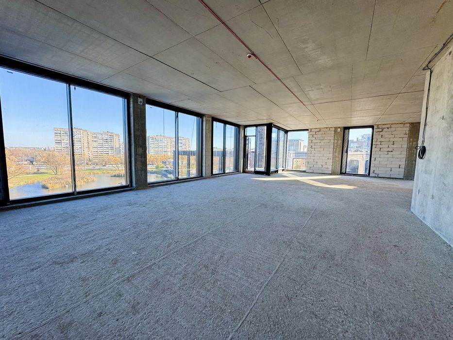 Офіси від 650 (м2) Біля Озера Преміум Рівня