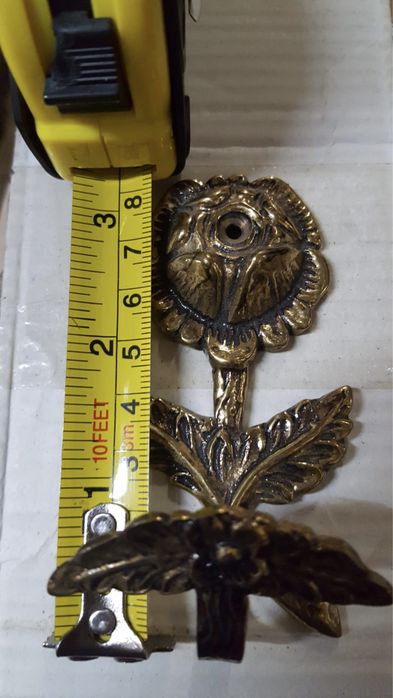 Cabide em latão novo