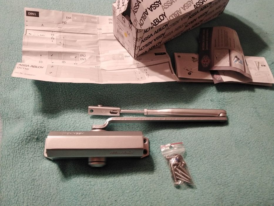 Samozamykacz drzwi srebrny Assa Abloy