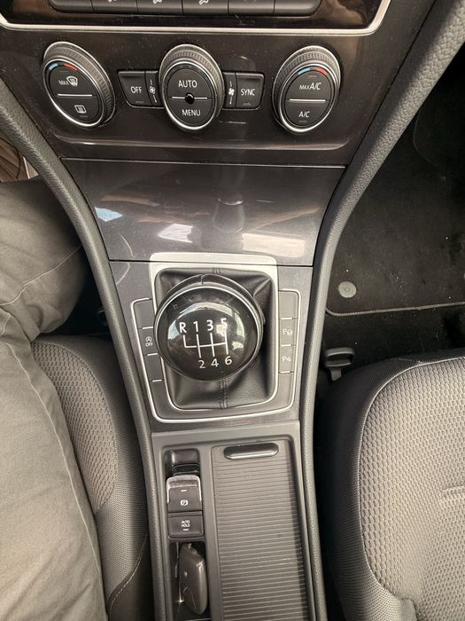 VW Golf TSI TURBO 110CV MK7.5  – 2017 | Full Extras | 45.000 km