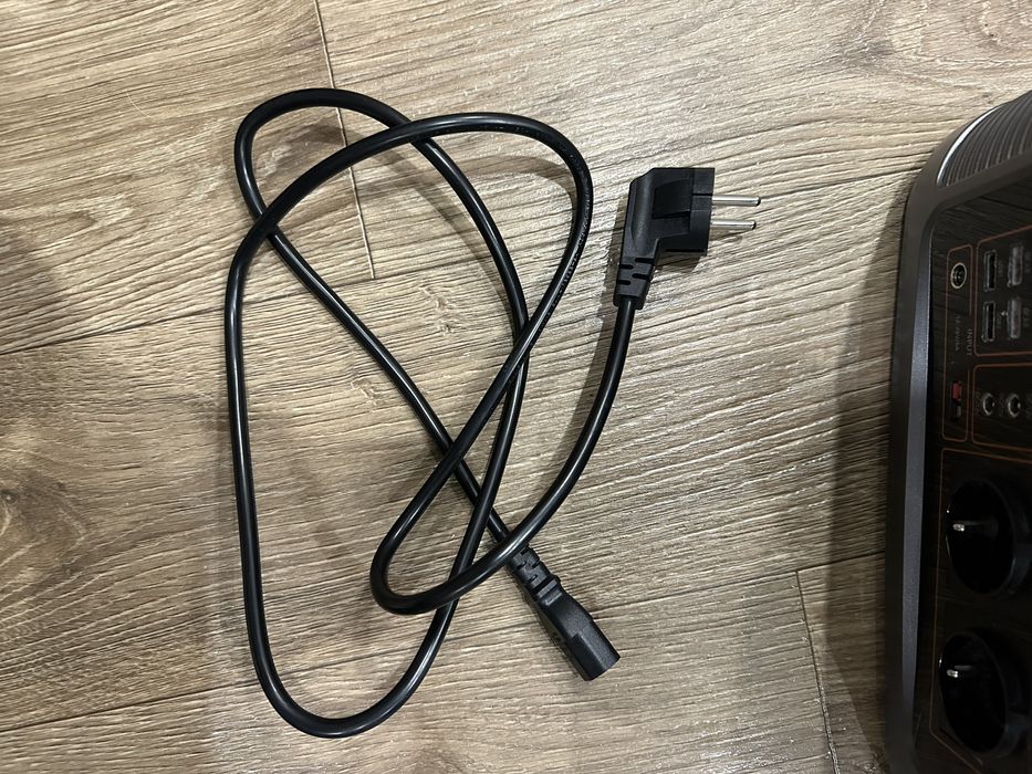 Зарядна станція HOUSELUX