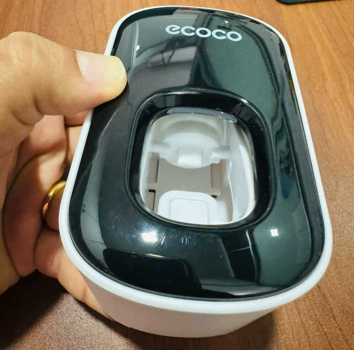 Диспенсер с держателем зубных щёток настенный с пылезащитой