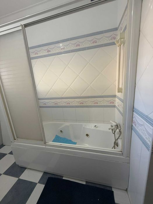 quarto casal para arrendar Amora com despesas