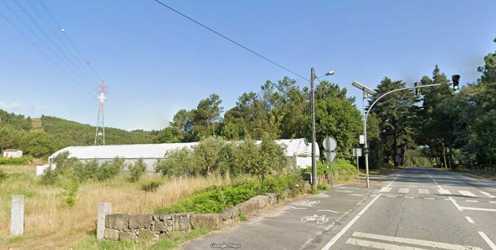 Terreno 2.398 m² junto à EN16 e acesso à A24 — Campo, Viseu