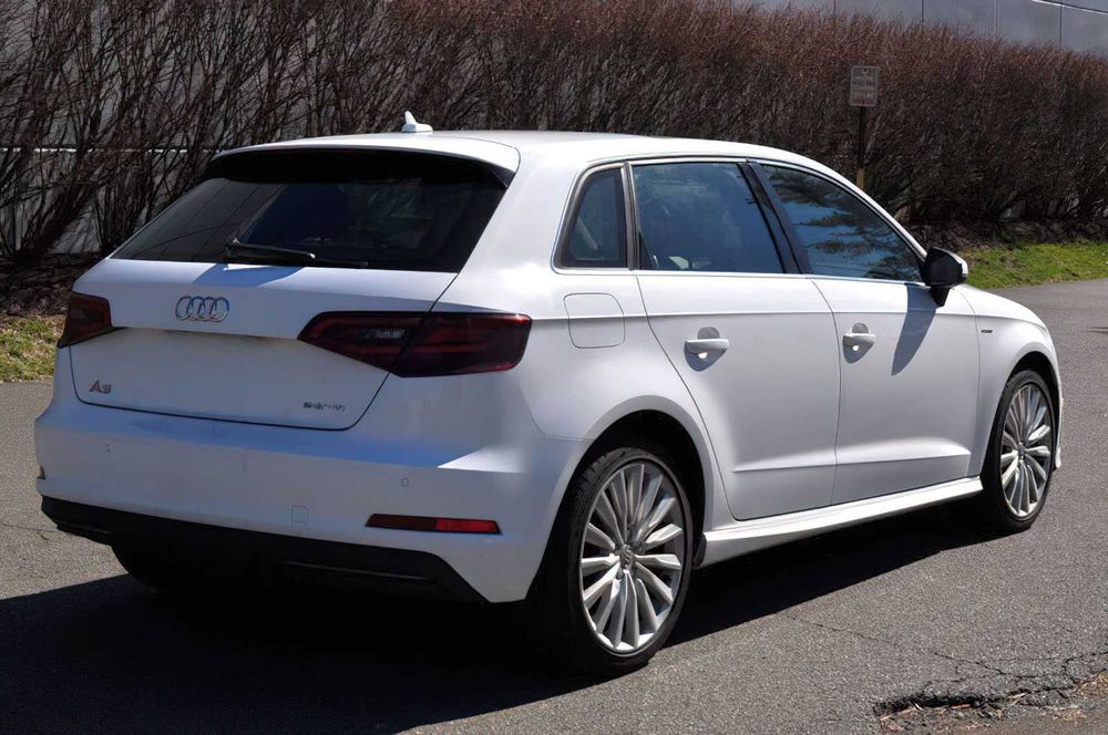 Audi A3  e-tron Premium Plus      2016