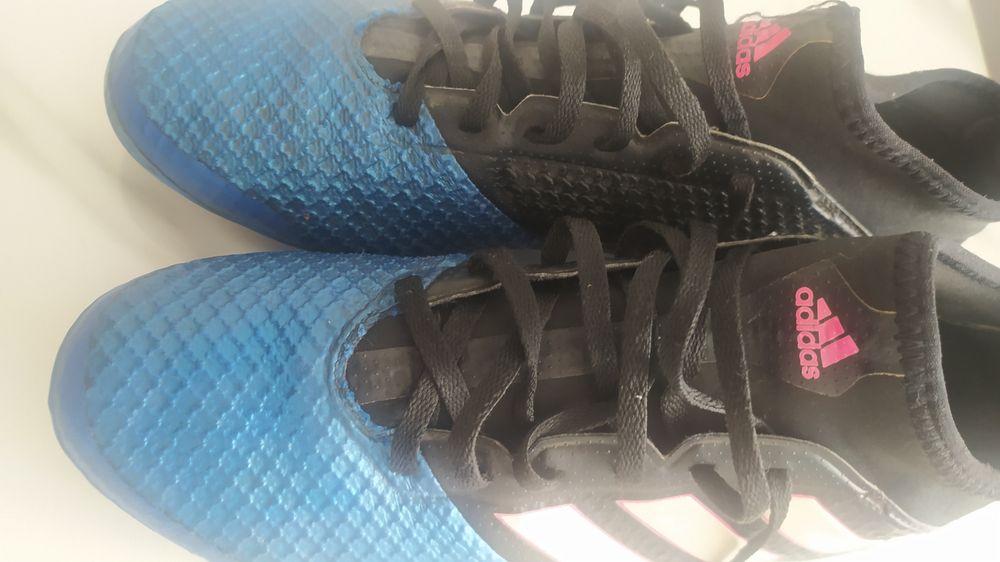 Спортивне взуття