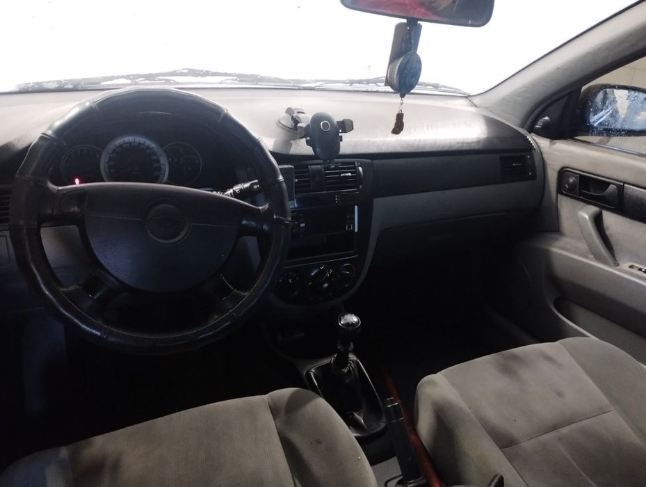 Автомобиль Шевроле Лачетти