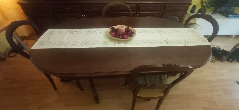 Mesa em madeira maciça extensível