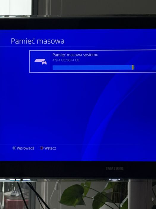Ps4 pro 1tb ,2 pady ,3 gierki