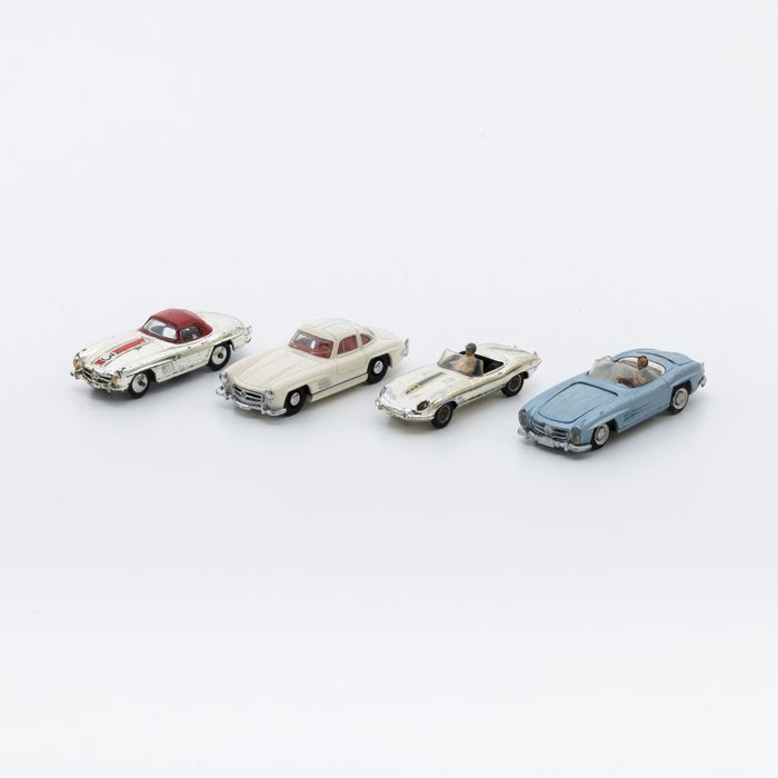 Brinquedos - Dois carros Mercedes-Benz 300 SL e Jaguar Type