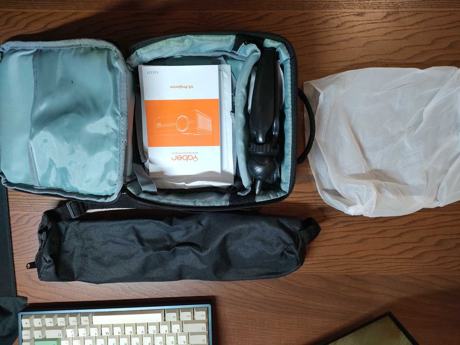 Mini Projetor Portátil Yaber V5