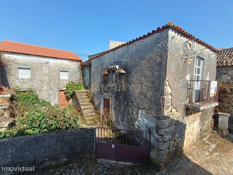 Moradia em Pedra para Recuperar – Oportunidade em Casas Novas, Soure