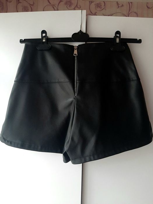 Шкіряні шорти жіночі