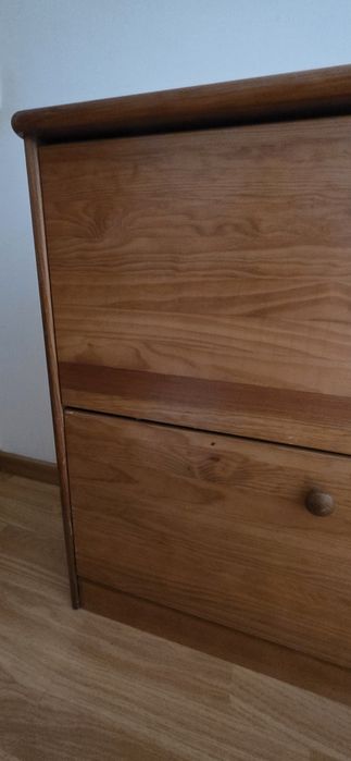 Sapateira em pinho. Madeira verdadeira