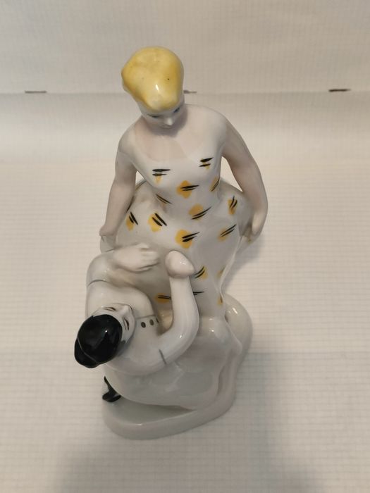 Статуэтка  примерка