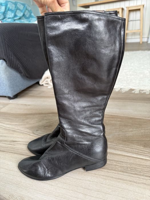 Botas de cano alto em pele - tamanho 37