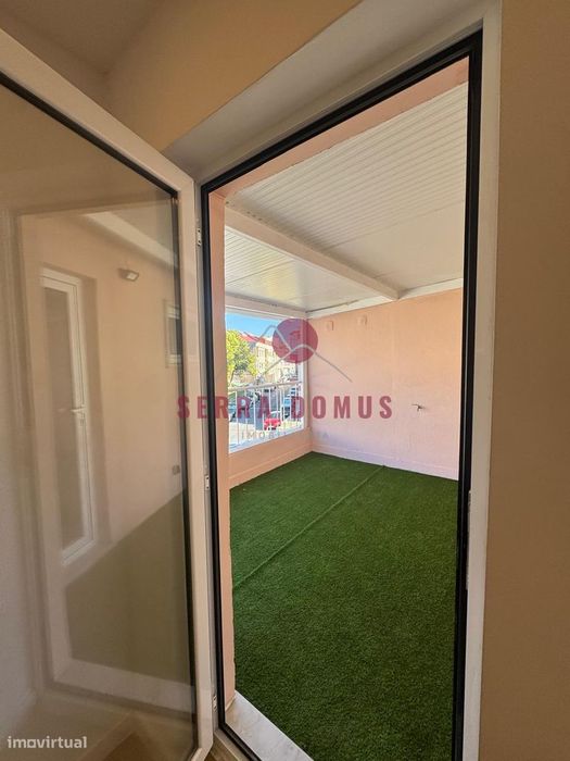 T2 Totalmente Remodelado | Excelentes Áreas | Varanda e Vista