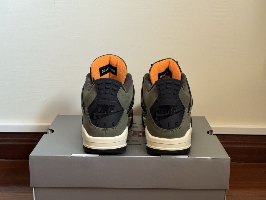 Air Jordan 4 Retro x Undefeated - Tamanho 40.5