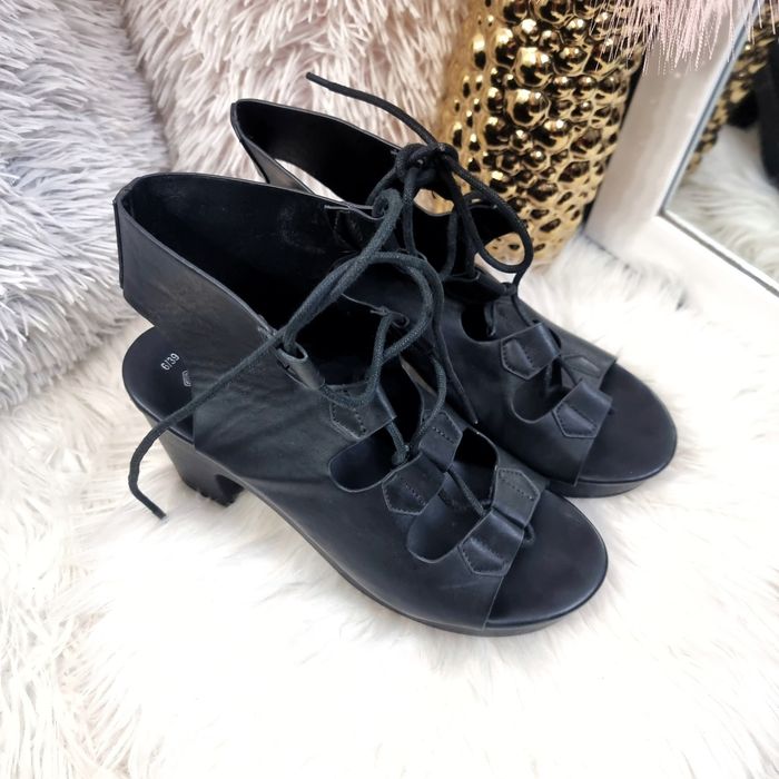 Buty damskie na obcasie sandałki wiązane czarne 39