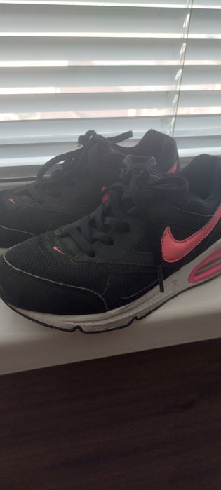 Продам фірмові кросівки на дівчинку