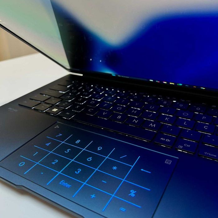 ASUS Zenbook OLED 14” | Intel Ultra 7 | 1TB | 32GB RAM
