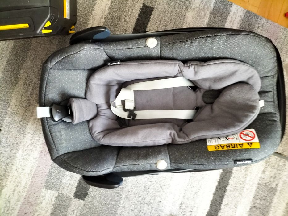 Nosidełko - fotelik samochodowy Maxi Cosi Pebble Plus z bazą