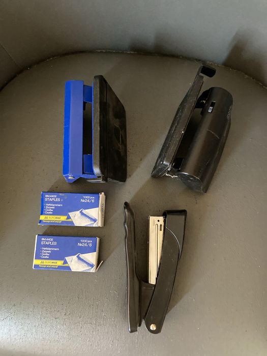 Дырокол и степлер