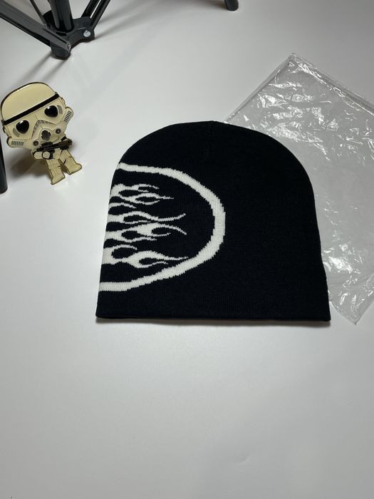 Стильна шапка hellstar