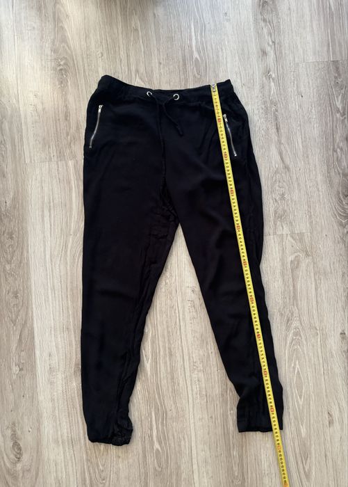 Czarne przewiewne spodnie