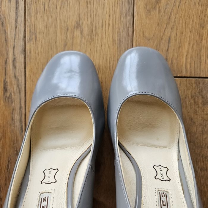 Lakierowana czółenka na słupku Buffalo