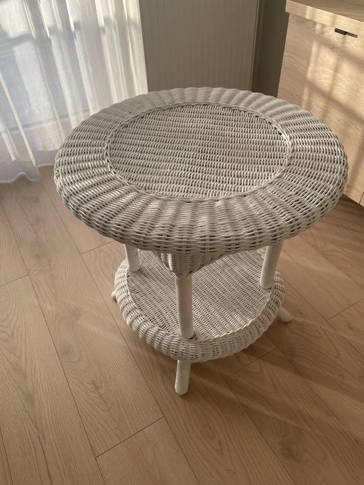 Stolik okrągły malowany z wikliny