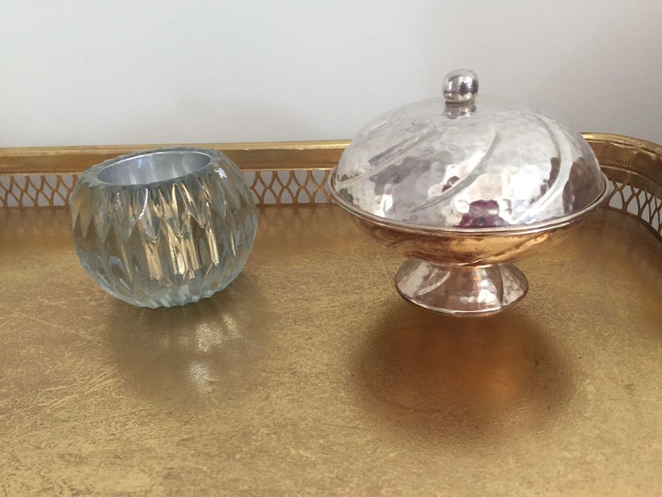 Porta-velas em vidro resistente, facetado. Redondo. Zara Home.