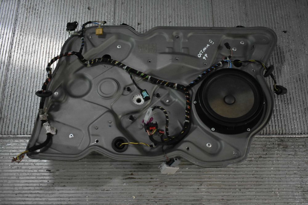 Skoda Octavia II mechanizm podnoszenia szyby prawy przód