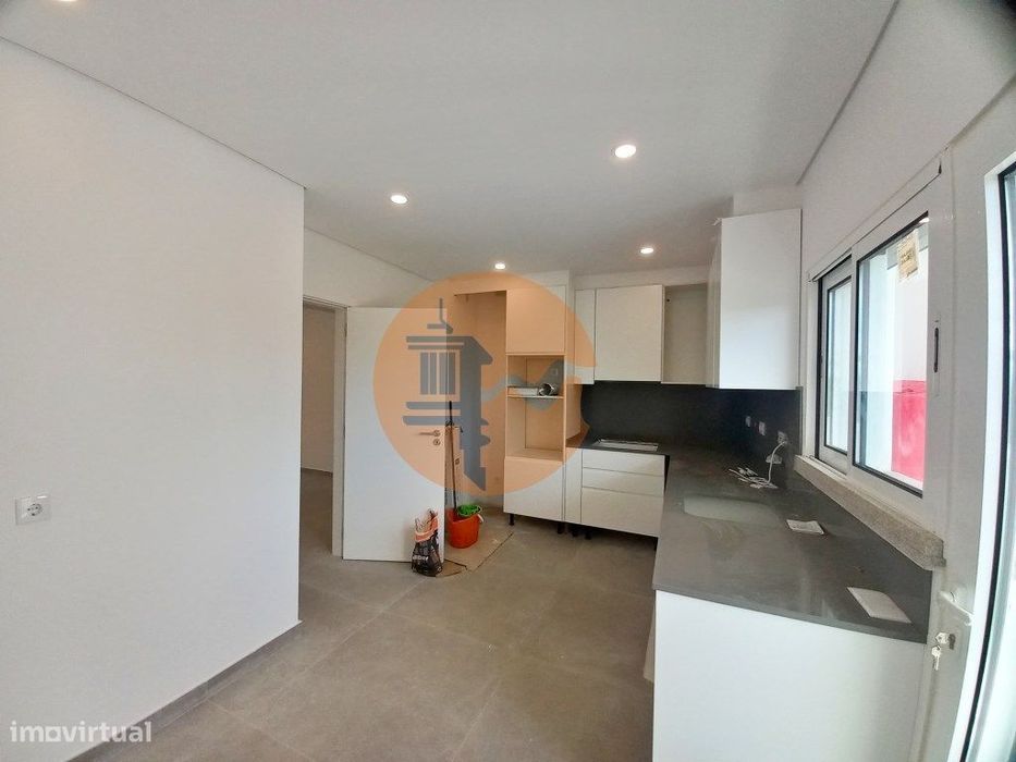 Excelente apartamento T2 com área total de 129m2, garagem e arrumos...