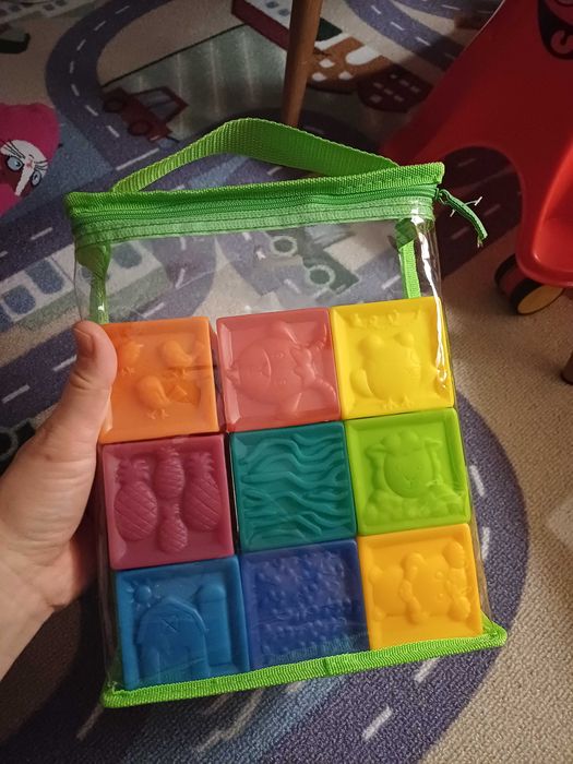 Zabawki dla dziecka, puzzle, klocki, telefon