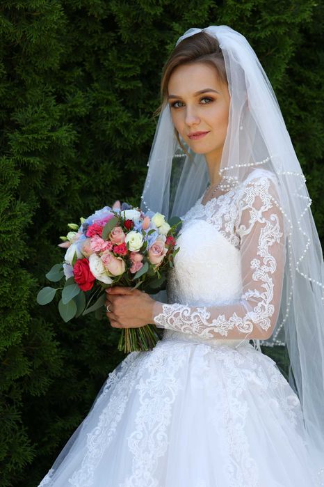 Продам весільну сукню