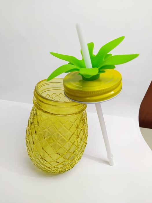 Copos de vidro em forma de ananás