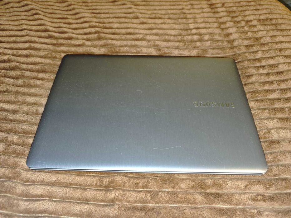 Laptop SAMSUNG NP730U3E 10GB Intel I5 SSD 233GB
