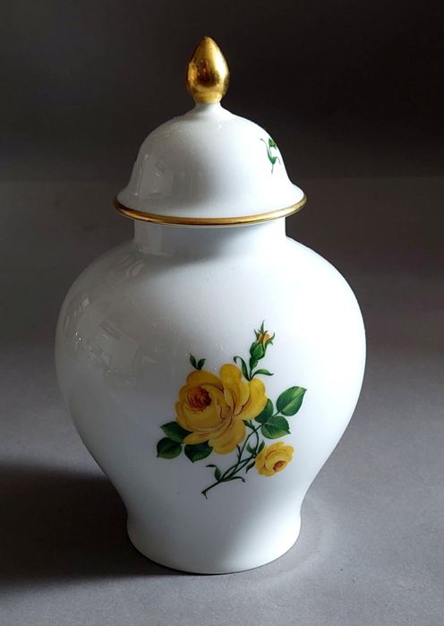 AK Kaiser Sharlottenburg amfora. Żółta róża