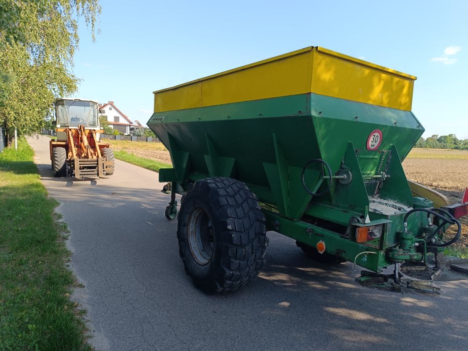 Rozsiewacz wapna RCW Ursus Unia Bredal 10 ton