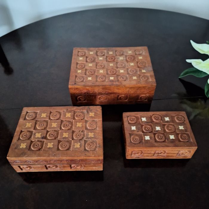 Trzy drewniane duńskie szkatułki