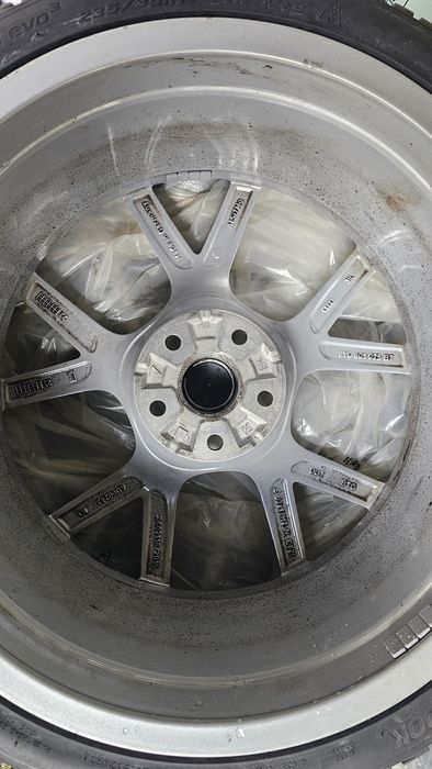 Jantes originais com pneus Audi RS3 8Y