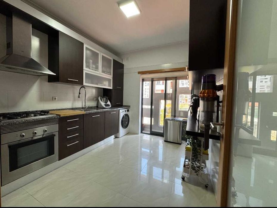Apartamento T3 com bons acabamentos