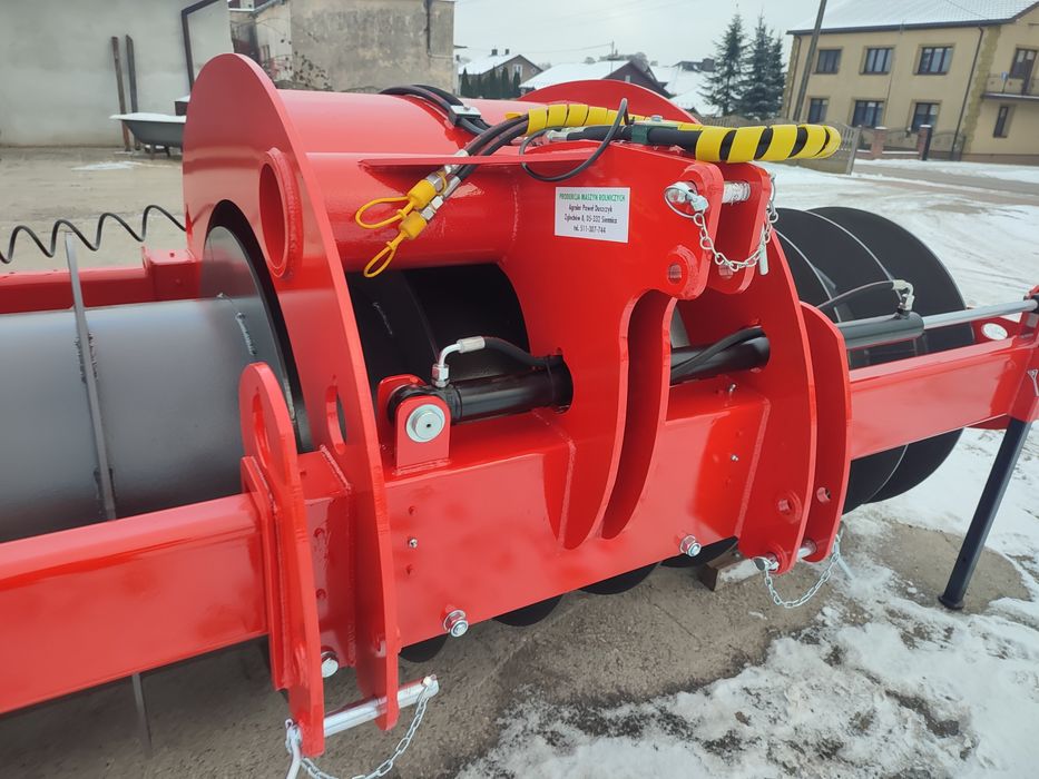 Wał pryzmowy ugniatania pryzm sianokiszonki WPH300 PROW