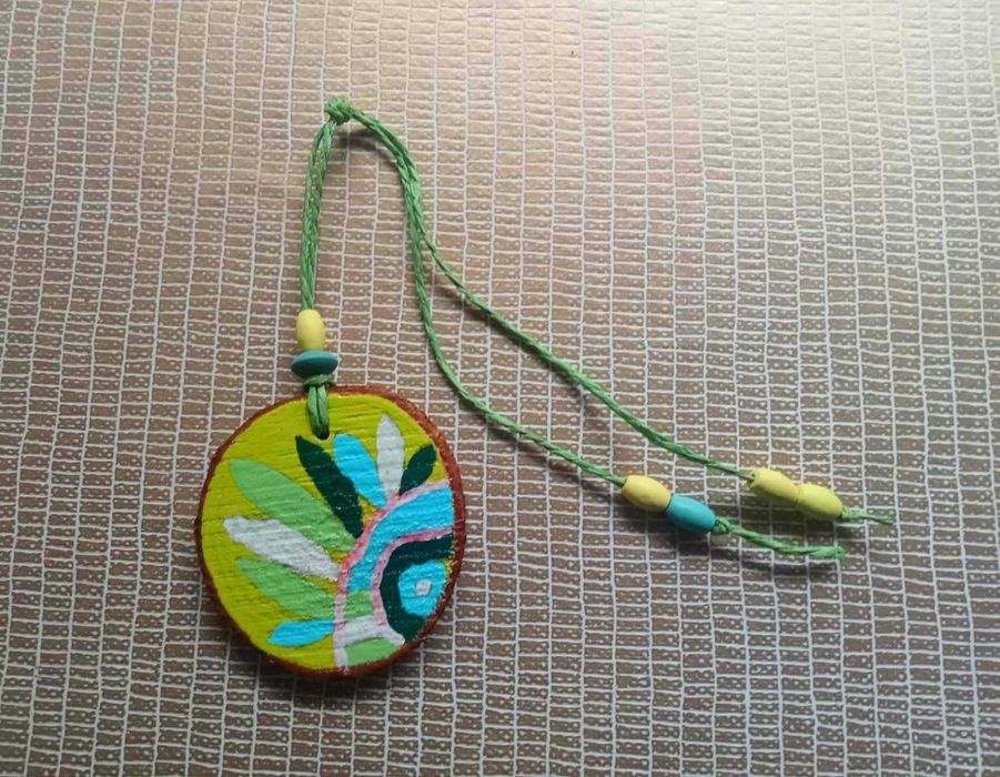 Pendurante rodela de madeira "Pétalas"