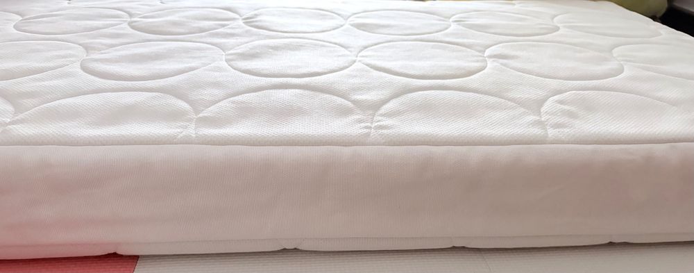 Colchão de molas ensacadas para berço