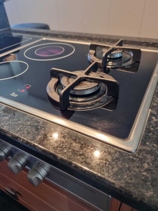 Vende-se Placa de Gás + Vitrocerâmica em Excelente Estado