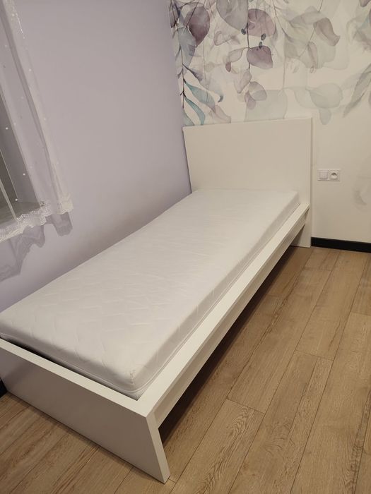 Łóżko 90x200 z materacem