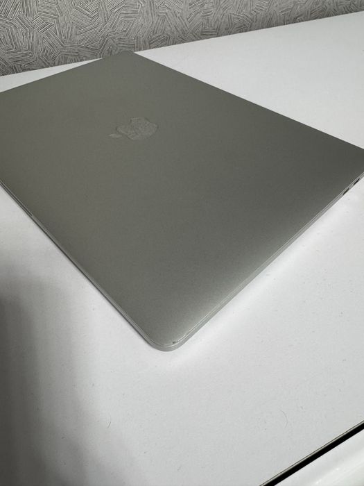 MacBook Pro, 2018 року Мак бук