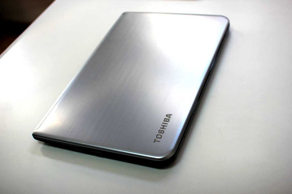 Laptop Toshiba SSD AMD Quad A8 2,5GHz RAM 8GB Ati HD 15'6" Gwarancja